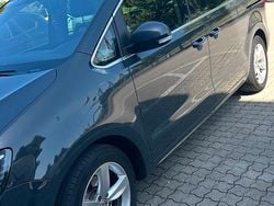 Grau Gebraucht 2011 VW Sharan Van / Kleinbus | 8.900 € (Fairer Preis)