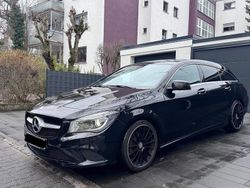 Schwarz Gebraucht 2015 Mercedes CLA200 Shooting Brake AMG line Kombi | 11.500 € (Etwas zu teuer)