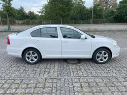 Weiß Gebraucht 2012 Skoda Octavia Family Limousine | 5.200 € (Guter Preis)