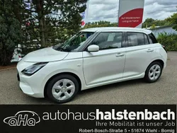 Pure white pearl metallic Neu 2025 Suzuki Swift Comfort Limousine | 19.890 €
