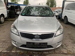 Silber Gebraucht 2011 Kia Ceed Vision Kombi | 1.990 € (Fairer Preis)