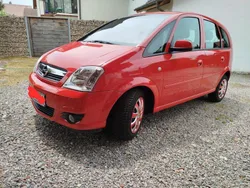 Rot Gebraucht 2007 Opel Meriva Van / Kleinbus | 6.400 € (Teuer)
