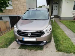 Braun Gebraucht 2013 Dacia Lodgy Lauréate Van / Kleinbus | 6.300 € (Fairer Preis)