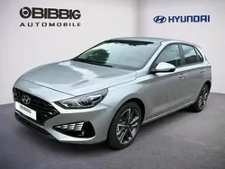Silber / shimmering silver Neu 2024 Hyundai i30 Trend Limousine | 25.990 € (Etwas zu teuer)