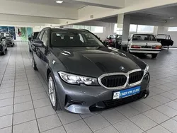 Grau Gebraucht 2019 BMW 330 Advantage Limousine | 28.900 € (Fairer Preis)