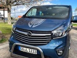 Blau Gebraucht 2017 Opel Vivaro Sport Van / Kleinbus | 22.990 €
