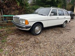 Weiß Gebraucht 1984 Mercedes 240 Kombi | 13.990 €