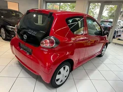 Rot Gebraucht 2009 Toyota Aygo Kleinwagen | 6.099 € (Fairer Preis)