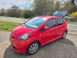 Rot Gebraucht 2007 Toyota Aygo Kleinwagen | 2.900 € (Etwas zu teuer)