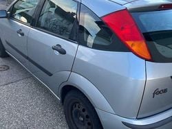 Silber Gebraucht 2004 Ford Focus Ambiente Limousine | 1.100 € (Fairer Preis)