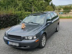 Grau Gebraucht 2001 Volvo V40 Kombi | 2.500 € (Teuer)
