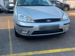 Silber Gebraucht 2002 Ford Focus Limousine | 2.800 €