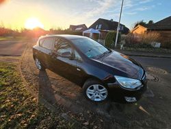 Schwarz Gebraucht 2011 Opel Astra Eco Limousine | 5.350 € (Fairer Preis)