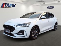 Frozen white (pn3gz) Gebraucht 2023 Ford Focus ST-Line Limousine | 22.980 € (Fairer Preis)