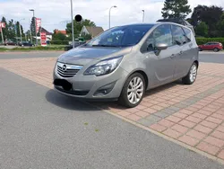 Grau Gebraucht 2012 Opel Meriva Innovation Van / Kleinbus | 9.700 € (Teuer)