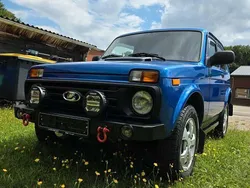 Blau Gebraucht 2017 Lada Urban SUV | 12.900 € (Teuer)