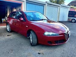 Rot Gebraucht 2006 Alfa Romeo 147 Kleinwagen | 799 € (Guter Preis)