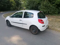 Weiß Gebraucht 2008 Renault Clio II Authentique Limousine | 1.450 € (Guter Preis)