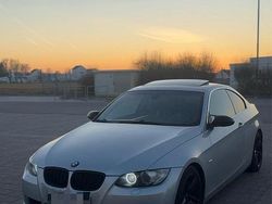 Silber Gebraucht 2007 BMW 325 Coupé | 7.000 €