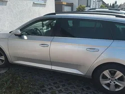 Silber Gebraucht 2016 Skoda Superb Active Kombi | 10.950 € (Fairer Preis)