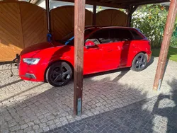 Rot Gebraucht 2020 Audi A3 Sportback e-tron Sport Limousine | 17.900 € (Superpreis)