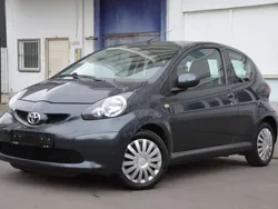 Grau Gebraucht 2006 Toyota Aygo Cool Kleinwagen | 2.550 € (Fairer Preis)