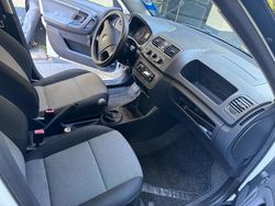 Weiß Gebraucht 2009 Skoda Fabia Kleinwagen | 2.250 € (Fairer Preis)