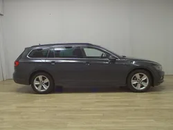 Grau Gebraucht 2021 VW Passat Business Limousine | 18.480 € (Guter Preis)