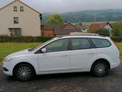 Weiß Gebraucht 2010 Ford Focus Limousine | 2.000 € (Fairer Preis)