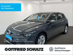 Grau Gebraucht 2024 VW Golf VIII Life Limousine | 28.200 € (Fairer Preis)