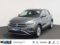 Deep black perleffekt (schwarz) Gebraucht 2024 VW T-Roc Style SUV | 32.990 € (Fairer Preis)