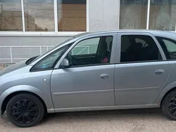 Grün Gebraucht 2005 Opel Meriva Van / Kleinbus | 2.500 € (Fairer Preis)