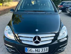 Schwarz Gebraucht 2010 Mercedes B180 Van / Kleinbus | 6.799 € (Fairer Preis)