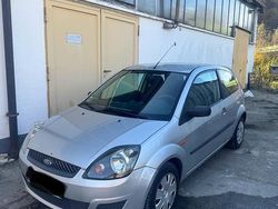 Silber Gebraucht 2007 Ford Fiesta Kleinwagen | 1.795 €