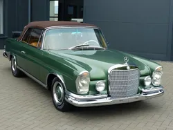 Grün Gebraucht 1966 Mercedes 250 SE Cabrio | 98.500 €