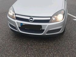 Grau Gebraucht 2005 Opel Astra Kombi | 1.700 €
