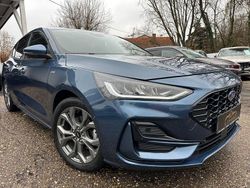 Blau Gebraucht 2022 Ford Focus ST-Line Limousine | 17.999 € (Fairer Preis)