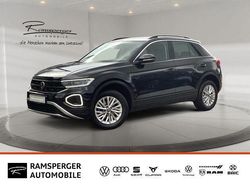 Schwarz (deep black perleffekt) Gebraucht 2022 VW T-Roc Life SUV | 23.890 € (Fairer Preis)