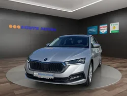 Brilliant silver metallic Gebraucht 2021 Skoda Octavia Active Kombi | 20.290 € (Fairer Preis)