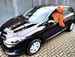 Braun Gebraucht 2015 Renault Mégane Authentique Limousine | 9.713 € (Etwas zu teuer)