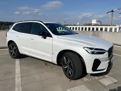 Weiß Gebraucht 2021 Volvo XC60 R-Design SUV | 44.300 € (Fairer Preis)