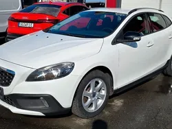 Weiß Gebraucht 2014 Volvo V40 CC Kinetic Kombi | 7.500 € (Fairer Preis)
