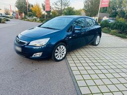 Blau Gebraucht 2011 Opel Astra Limousine | 2.300 € (Guter Preis)