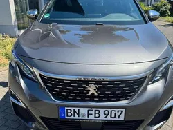 Grau Gebraucht 2019 Peugeot 5008 GT Van / Kleinbus | 25.900 € (Fairer Preis)