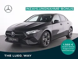 Schwarz metalliclack kosmossch Gebraucht 2024 Mercedes A200 Progressive Limousine | 30.999 € (Fairer Preis)