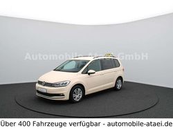 Elfenbeingelb Gebraucht 2021 VW Touran Van / Kleinbus | 26.763 € (Fairer Preis)