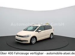 Elfenbeingelb Gebraucht 2021 VW Touran Van / Kleinbus | 26.763 € (Fairer Preis)