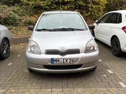 Silber Gebraucht 2002 Toyota Yaris Kleinwagen | 2.300 € (Fairer Preis)