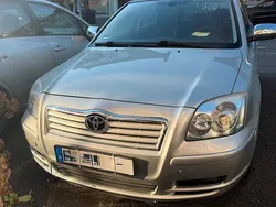 Grau Gebraucht 2005 Toyota Avensis Limousine | 3.200 € (Fairer Preis)