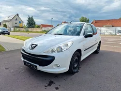 Weiß Gebraucht 2011 Peugeot 206 Limousine | 999 € (Guter Preis)